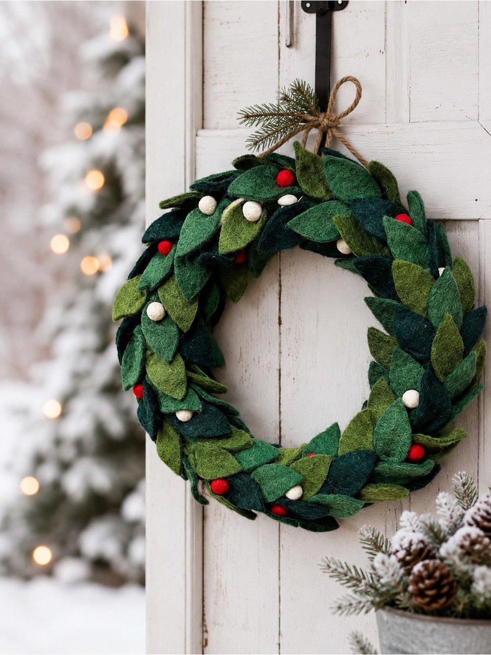 🎄 NWT Trader Joe’s Crafted Felted Wool Christmas Wreath Made in Nepal 🎄
